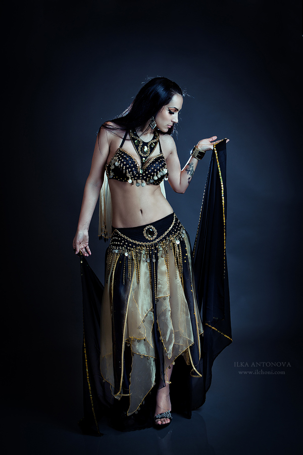 The belly dancer Blagovesta Staneva photographed by Ilka Antonova